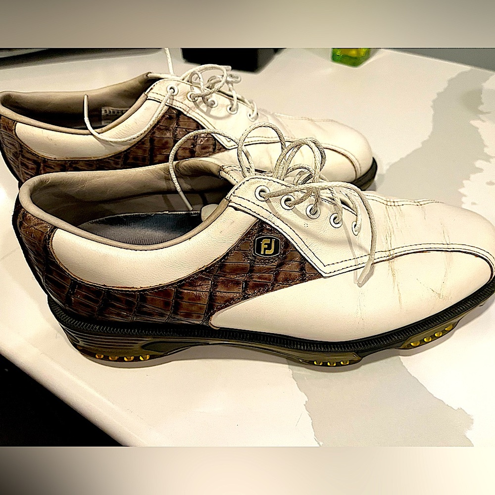 Men’s Footjoy Dryjoy golf shoes